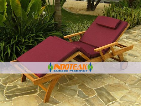 Laguna Lounger With Arm And Cushion In Red Color