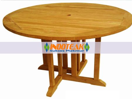 Elegant Round Table